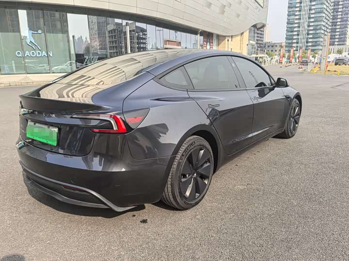 Фото 9 - Tesla Model 3