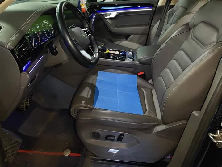 Фото 9 - Volkswagen Touareg