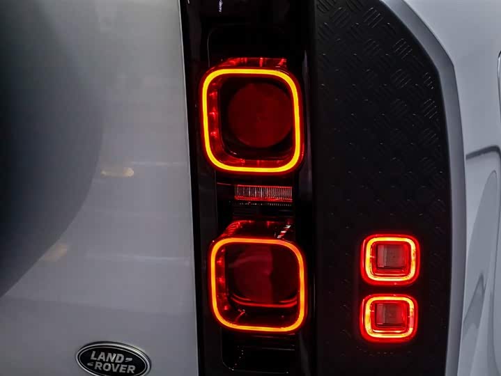 Фото 4 - Land Rover Defender