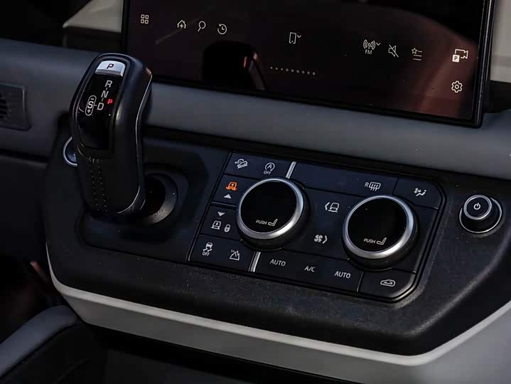 Фото 8 - Land Rover Defender