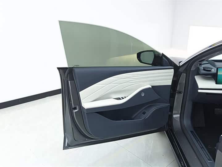 Фото 7 - Geely Galaxy E8