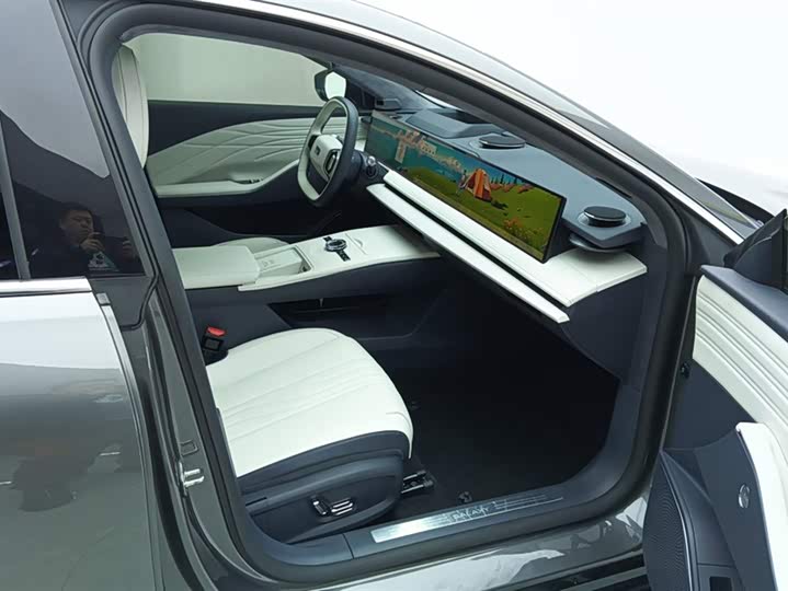 Фото 8 - Geely Galaxy E8