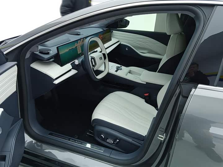 Фото 9 - Geely Galaxy E8