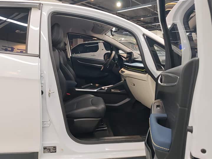 Фото 8 - Geely Geometry EX3