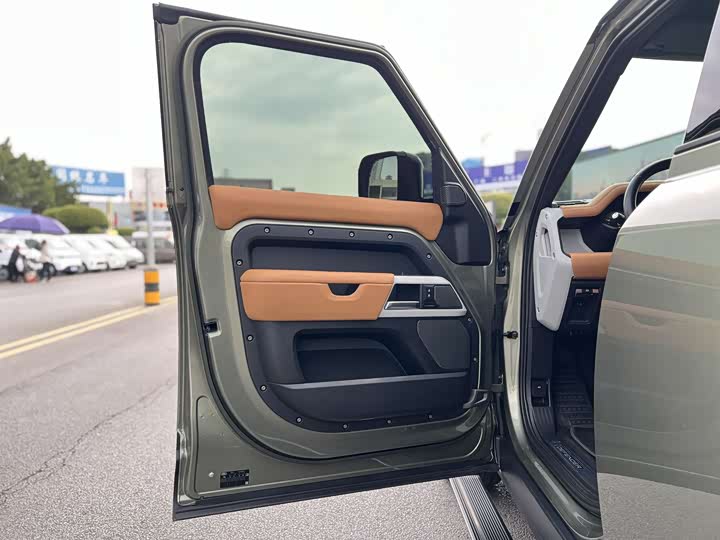 Фото 9 - Land Rover Defender