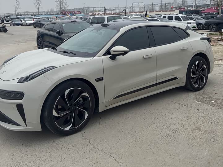 Фото 1 - Zeekr 001