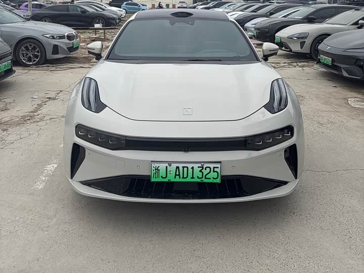 Фото 2 - Zeekr 001