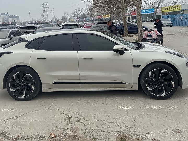 Фото 3 - Zeekr 001