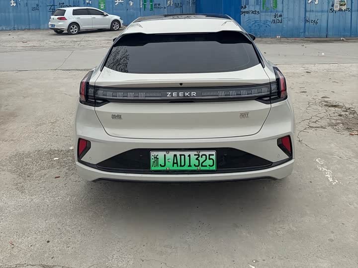 Фото 4 - Zeekr 001