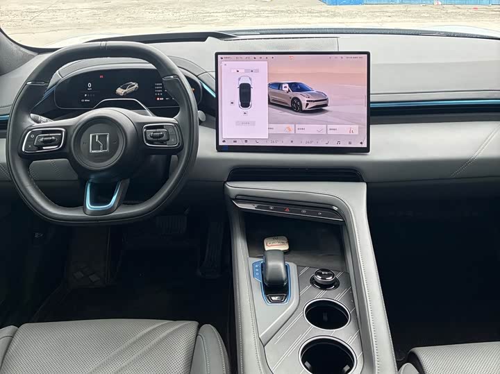 Фото 7 - Zeekr 001