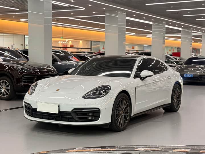 Фото 1 - Porsche Panamera