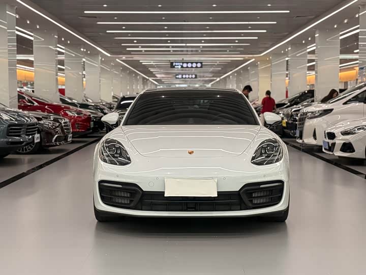 Фото 2 - Porsche Panamera