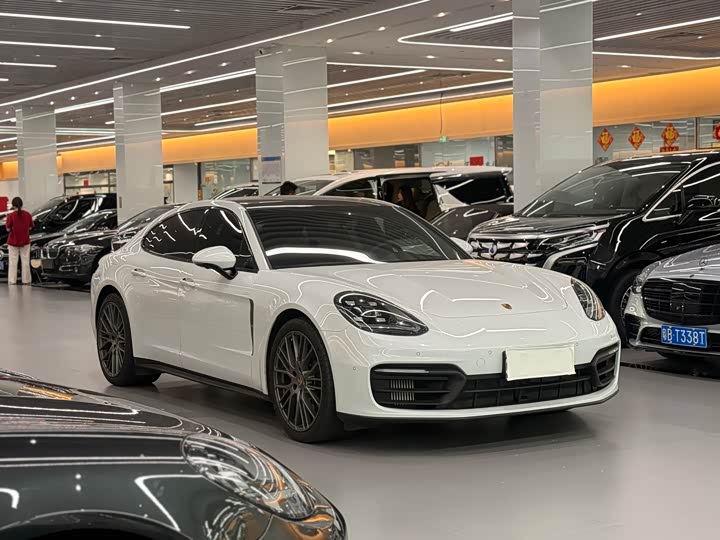 Фото 3 - Porsche Panamera