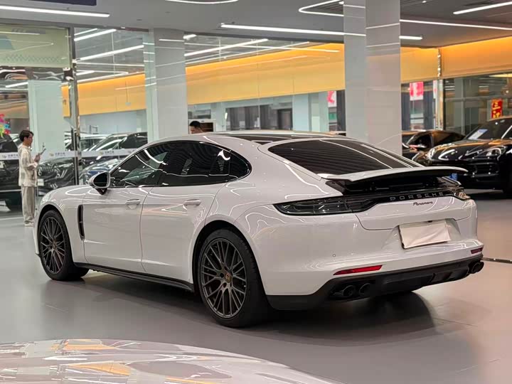 Фото 4 - Porsche Panamera