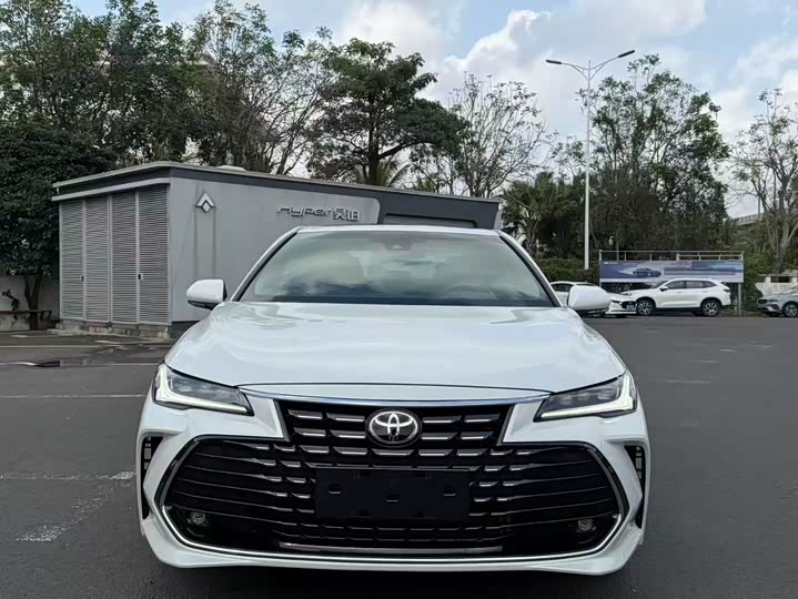 Photo 1 - Toyota Avalon