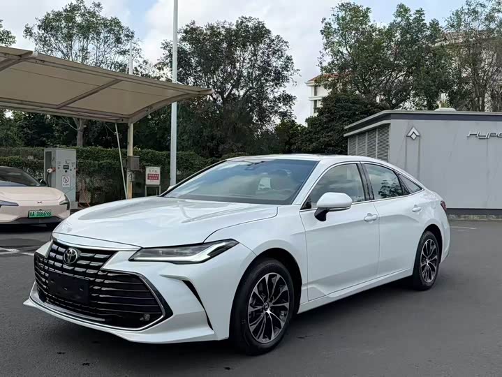 Photo 2 - Toyota Avalon