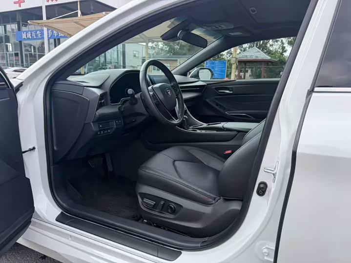 Photo 4 - Toyota Avalon