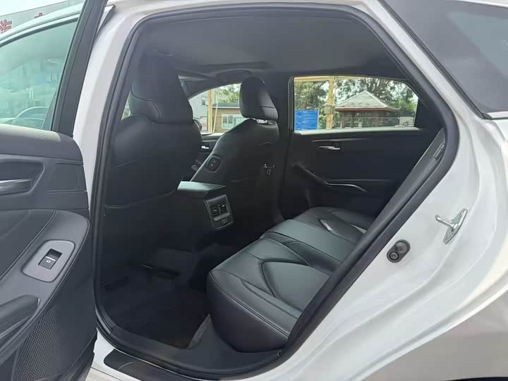 Photo 6 - Toyota Avalon