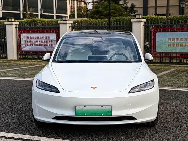 Фото 2 - Tesla Model 3