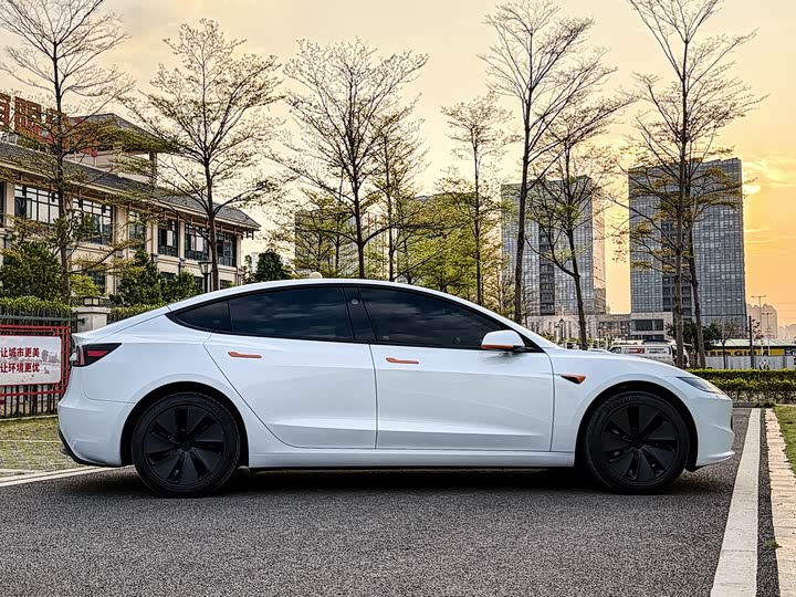 Фото 5 - Tesla Model 3