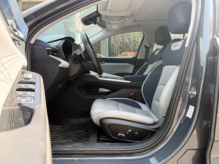 Фото 8 - Geely Preface