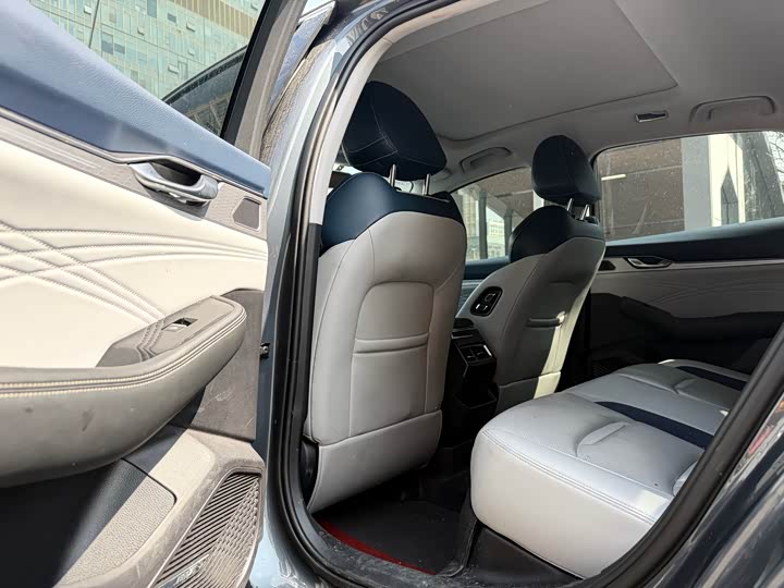 Фото 9 - Geely Preface