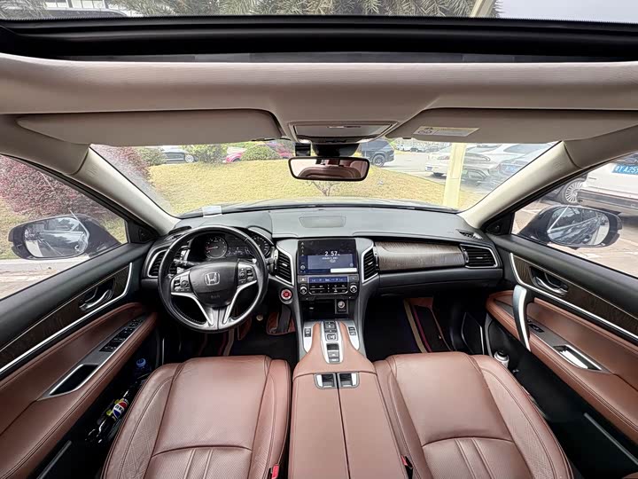 Фото 7 - Honda Avancier