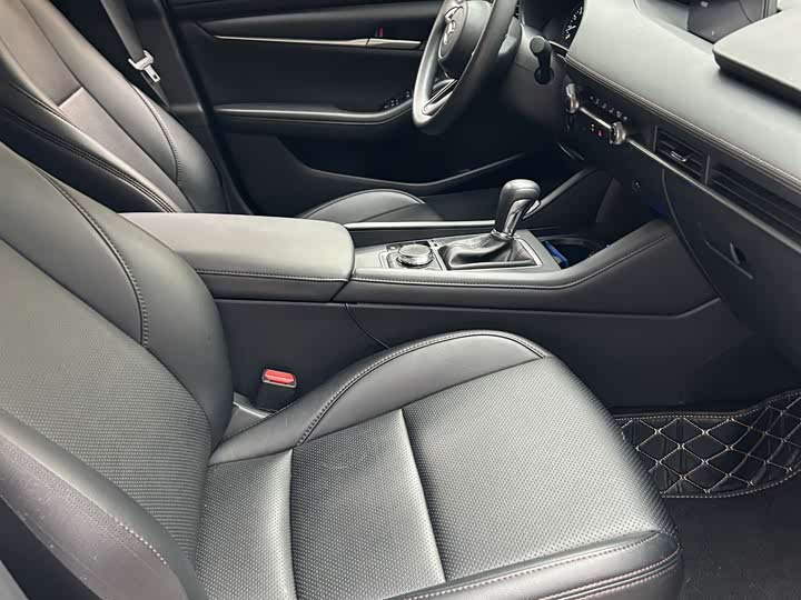 Photo 3 - Mazda 3 (Axela)