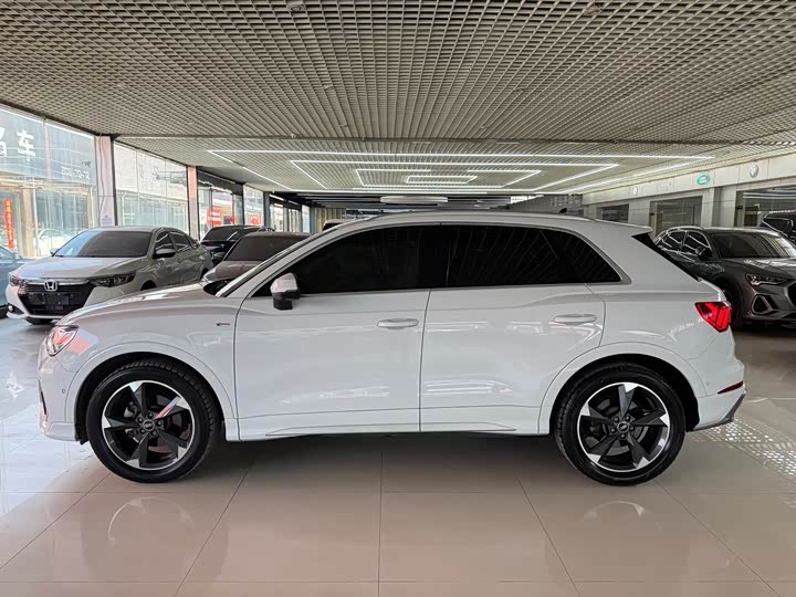 Фото 6 - Audi Q3