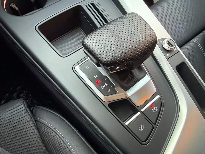 Фото 8 - Audi A4L