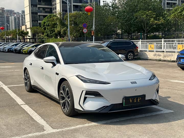 Фото 3 - Geely Galaxy E8