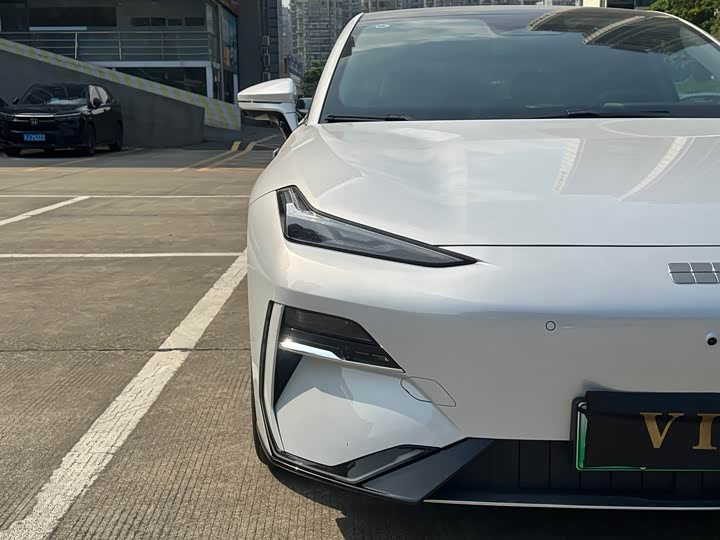 Фото 4 - Geely Galaxy E8