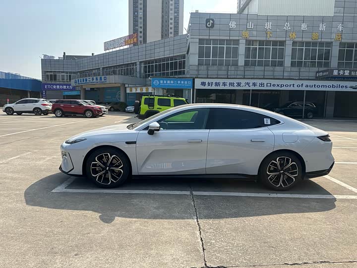 Фото 7 - Geely Galaxy E8