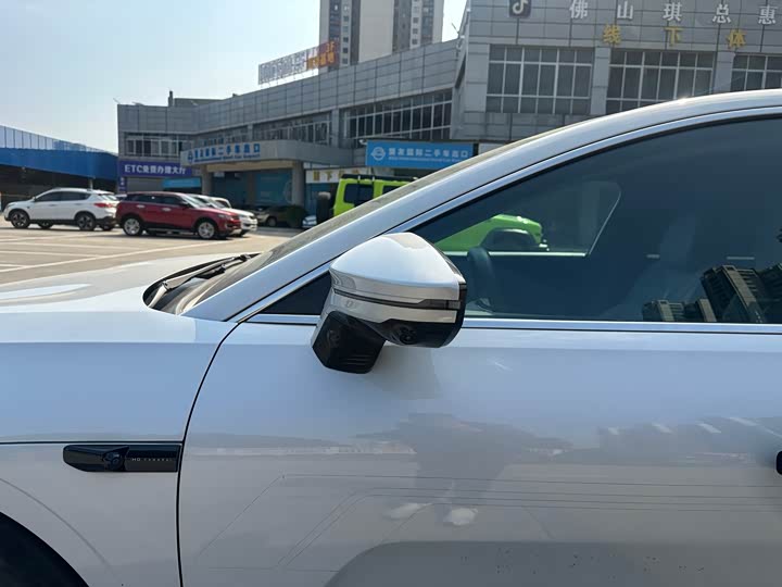 Фото 8 - Geely Galaxy E8