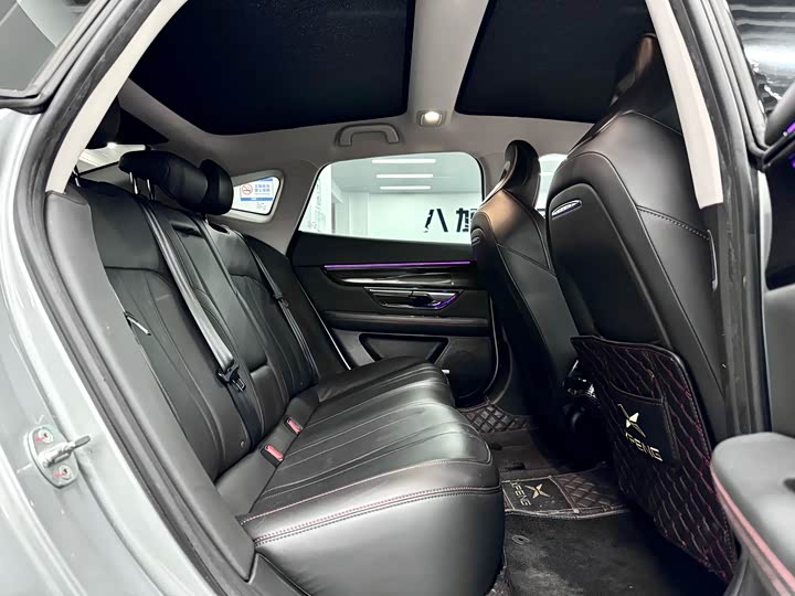 Фото 8 - XPeng P7