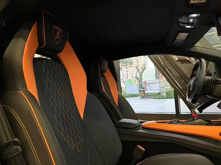 Фото 3 - Lamborghini Revuelto