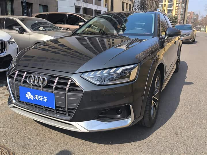 Фото 1 - Audi A4