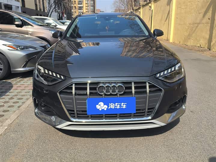 Фото 2 - Audi A4