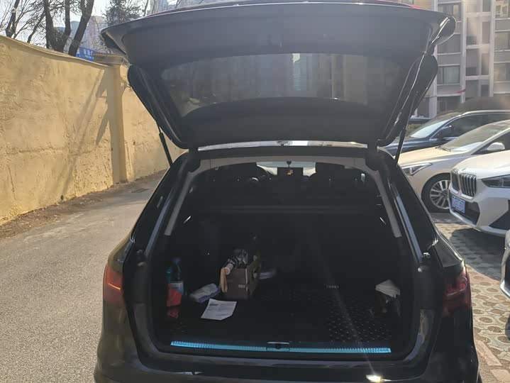 Фото 4 - Audi A4