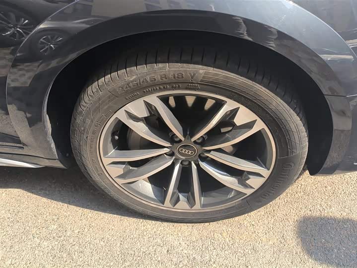 Фото 6 - Audi A4