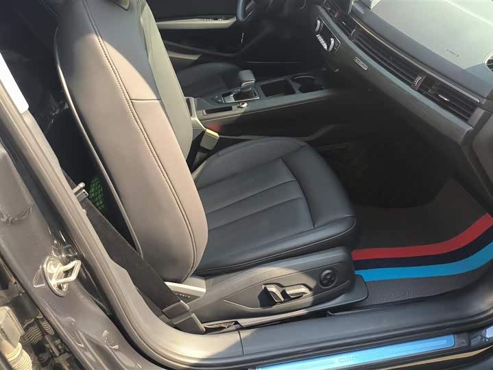 Фото 8 - Audi A4