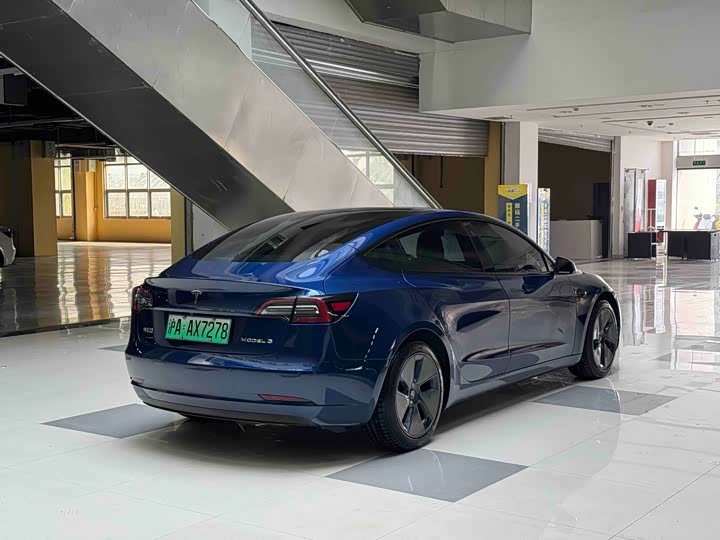 Фото 8 - Tesla Model 3