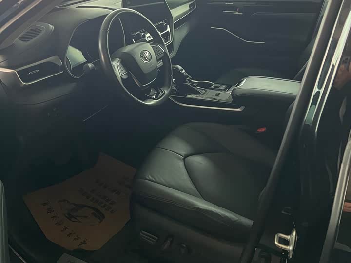 Фото 9 - Toyota Highlander