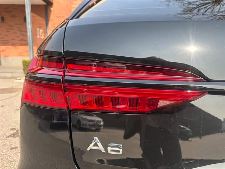 Фото 7 - Audi A6