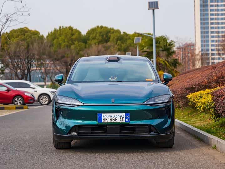 Фото 2 - Luxeed R7