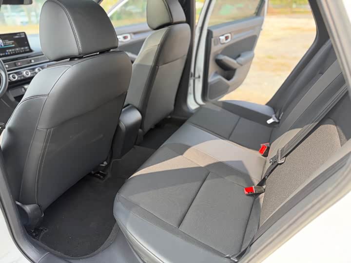 Фото 8 - Honda Civic