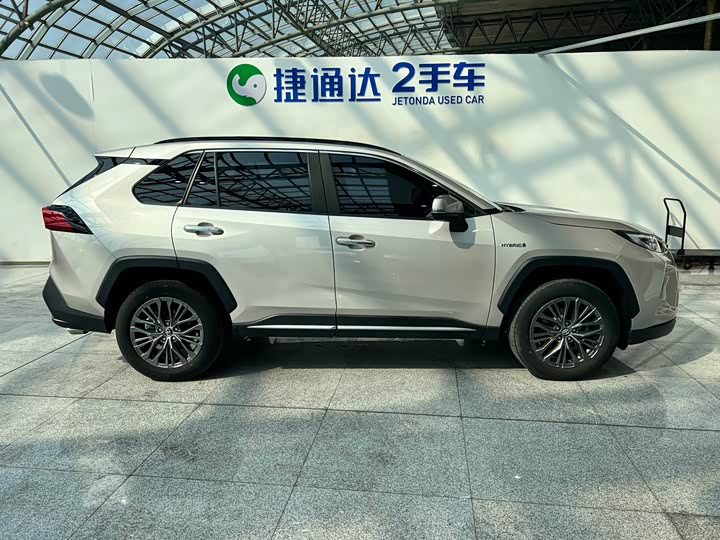 Photo 3 - Toyota Wildlander