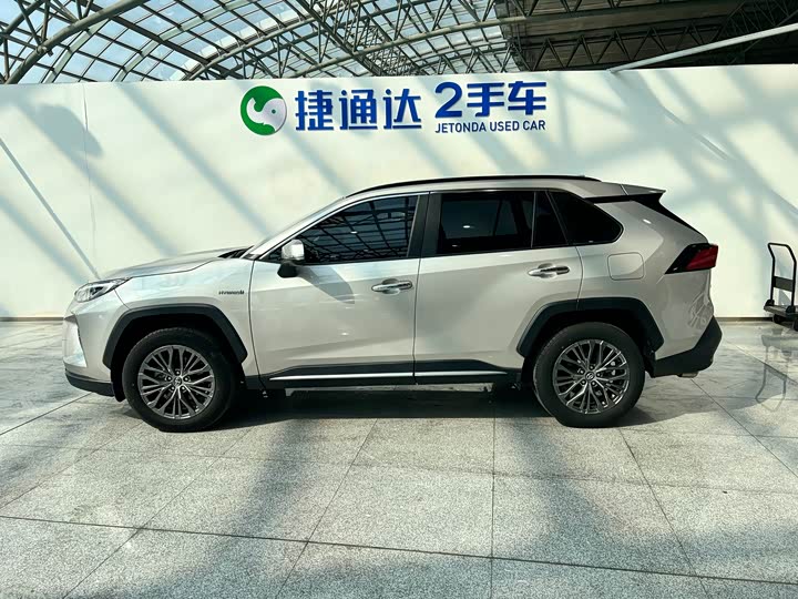 Photo 6 - Toyota Wildlander