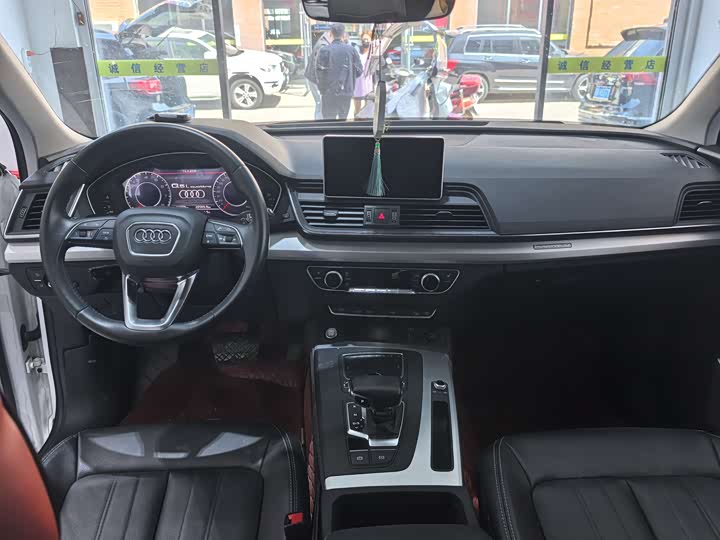 Фото 4 - Audi Q5L