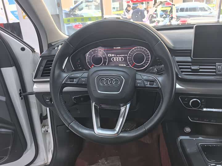 Фото 5 - Audi Q5L